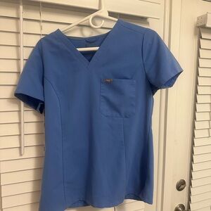Figs Women's slim Catherine one pocket scrub top in ceil Blue